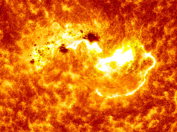 Солнце выпустило на волю первую солнечную вспышку в 2014 году