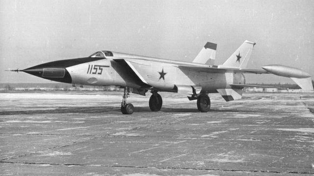 МиГ-25 - советский высотный истребитель и разведывательный самолет