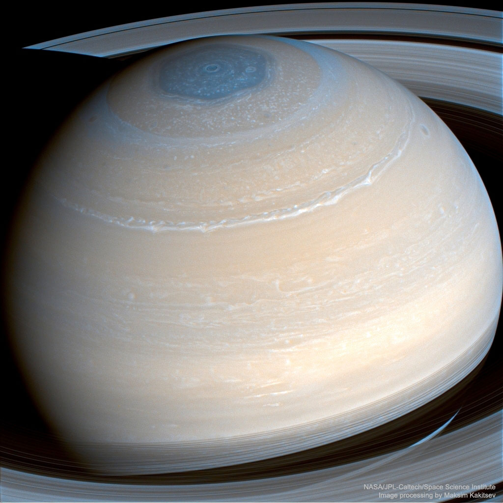 Потрясающий Сатурн в инфракрасном свете