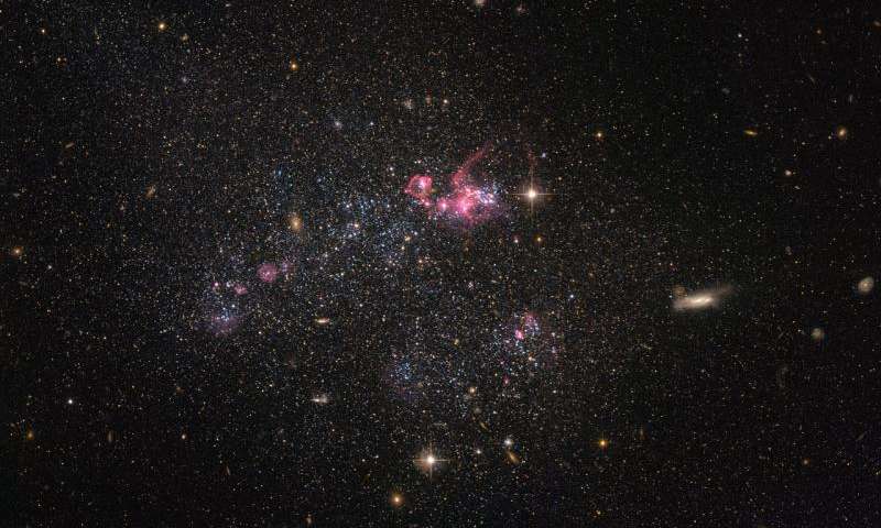 Hubble рассматривает неорганизованную карликовую галактику