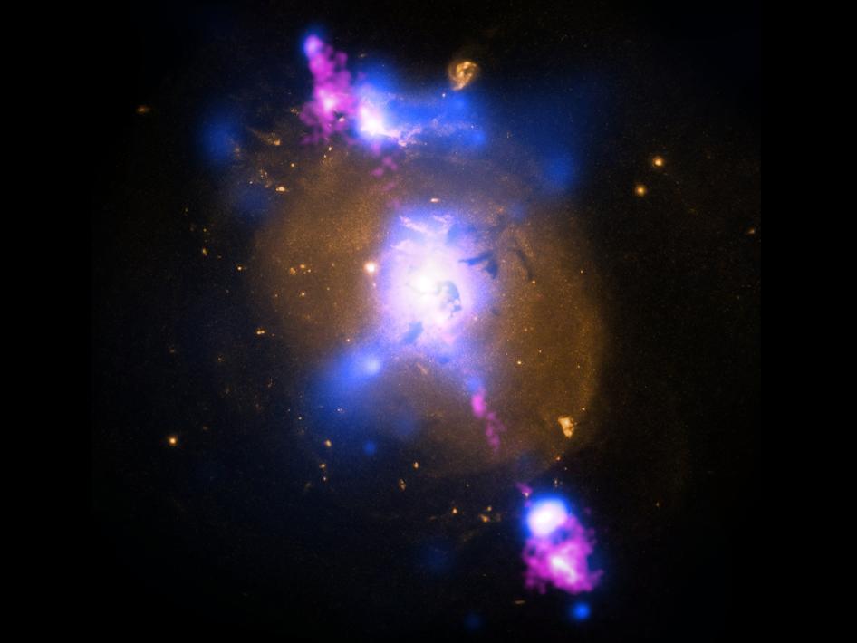 Выяснено, что происходит в галактике 4C+29.30