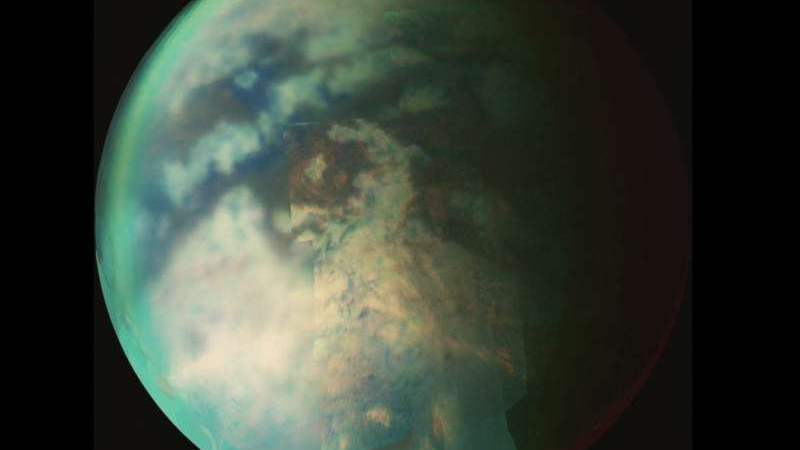 Обнаружено свидетельство смены времен года и дожди на северном полюсе Титана