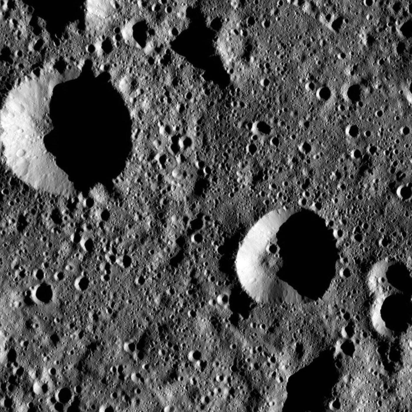Кратеры в кратере на Церере