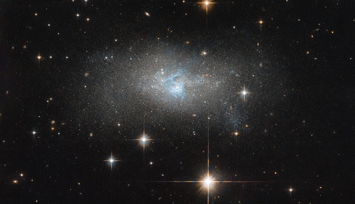 "Припудренная" сейфертовская галактика от Хаббла