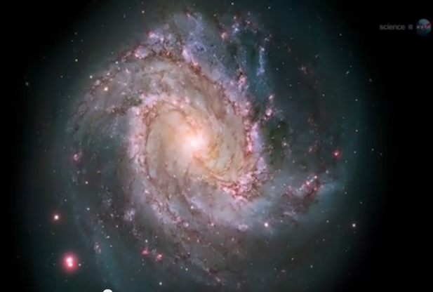 Астрономы используют скопление галактик в качестве гигантского телескопа