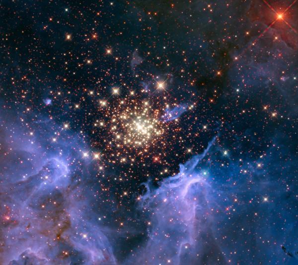 Хаббл обнаружил "звездный фейерверк"