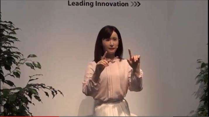 Робот от Toshiba умеет общаться на языке жестов