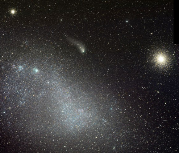 Комета Сайдинг Спринг позирует для фотографов по пути к Марсу