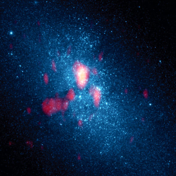 Соседняя "карликовая" галактика приютила блестящее звездное скопление