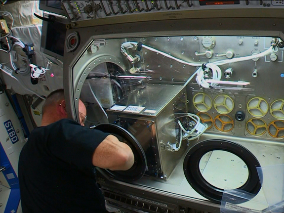 Первый в мире 3D-принтер установлен на МКС