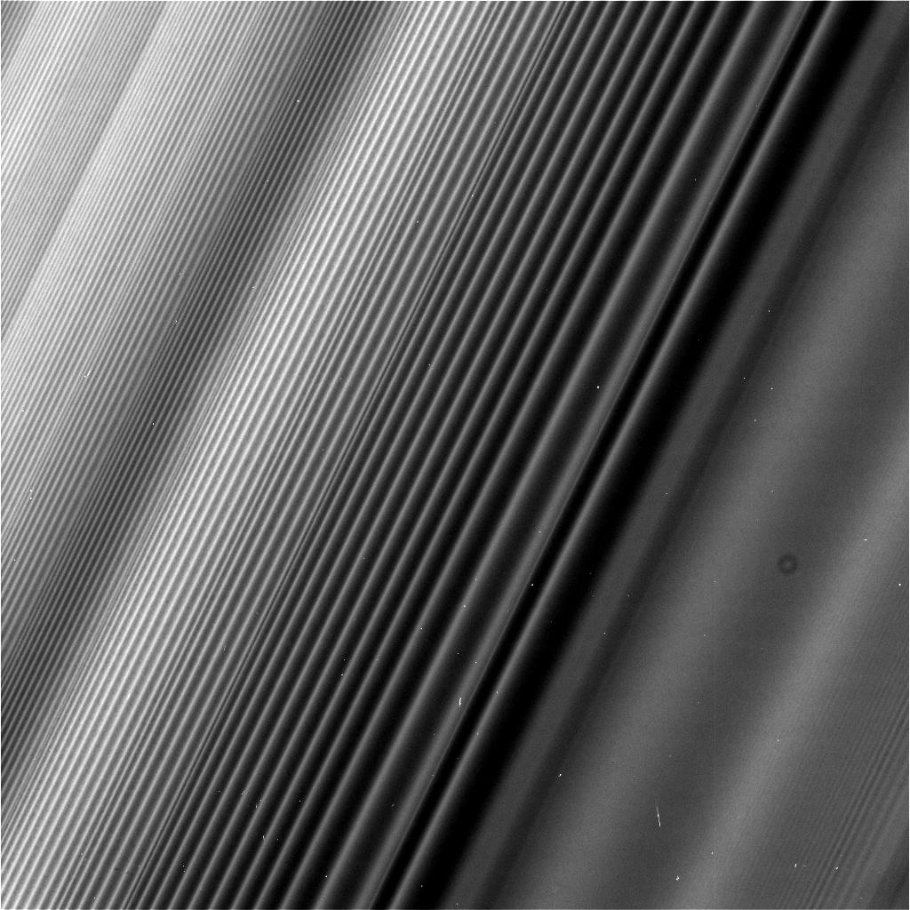 Четкое изображение колец Сатурна без калибровки