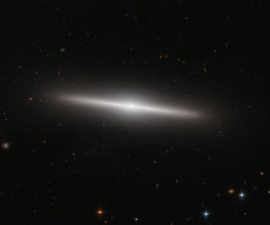 Хаббл подсмотрел за галактикой в Печи