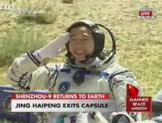 Экипаж китайского космического корабля успешно вернулся на землю.