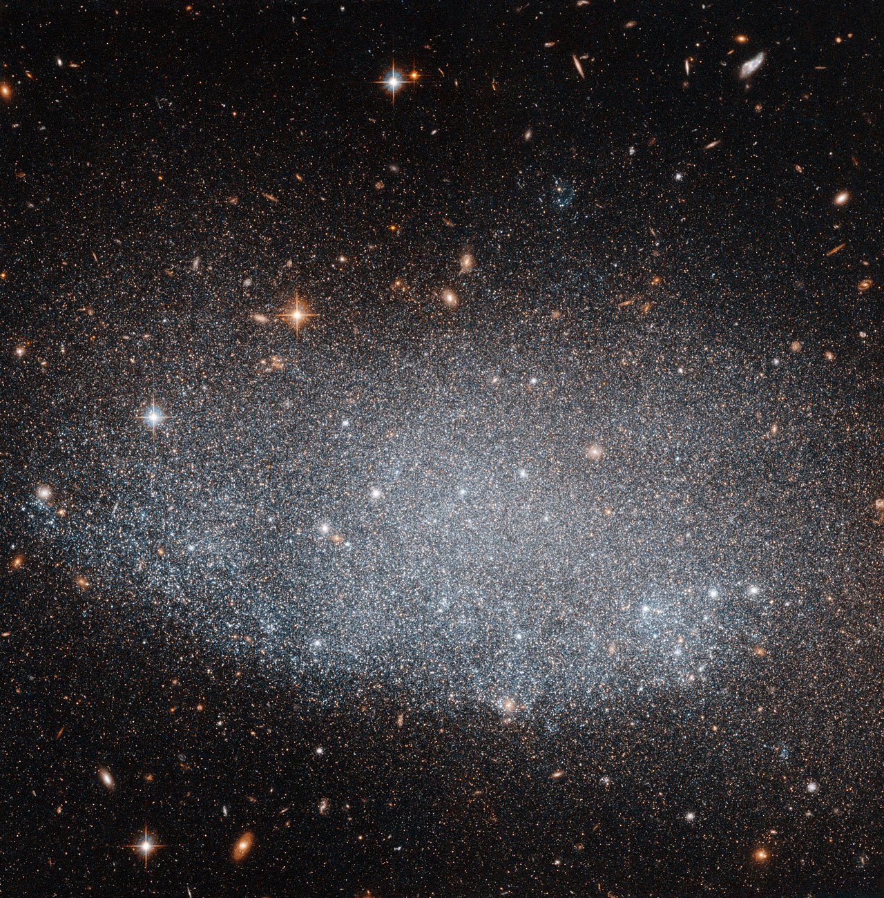 Хаббл исследует тайны UGC 8201