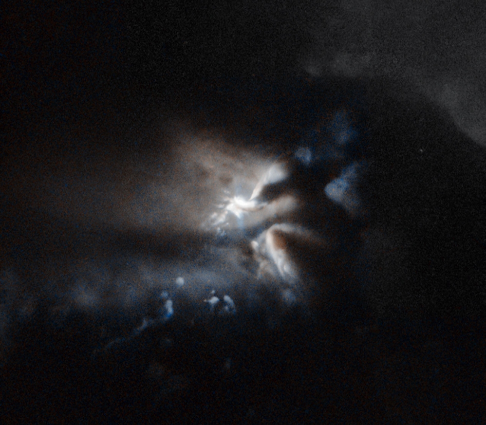 "Хаббл" увидел свет в темном облаке