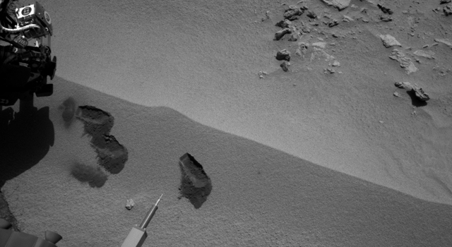 Образцы марсианского грунта доставлены в тело марсохода Курьозити
