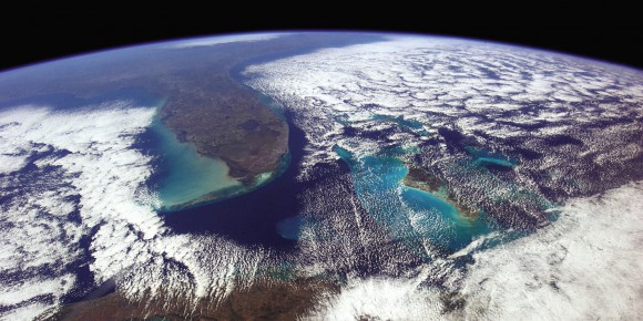Пенсионер-астронавт Крис Хэдфилд представил потрясающие космические снимки