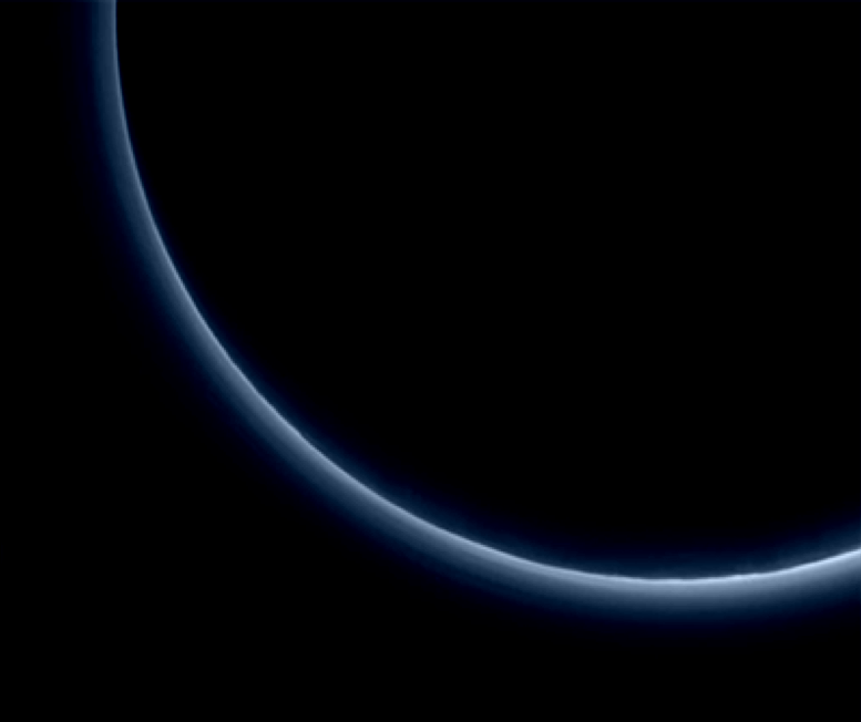 Экзотический лед меняет поверхность Плутона