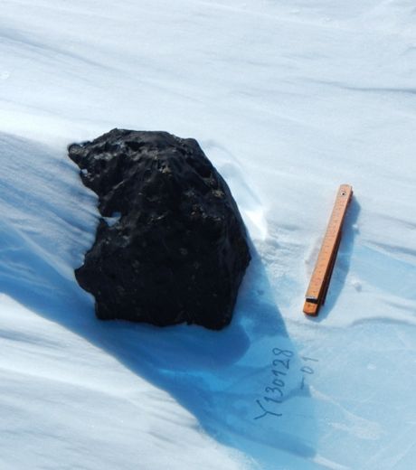 В Антарктике найден огромный осколок метеорита