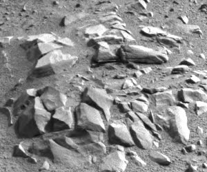 "Курьозити" преодолел рубеж в 45 метров по Марсу