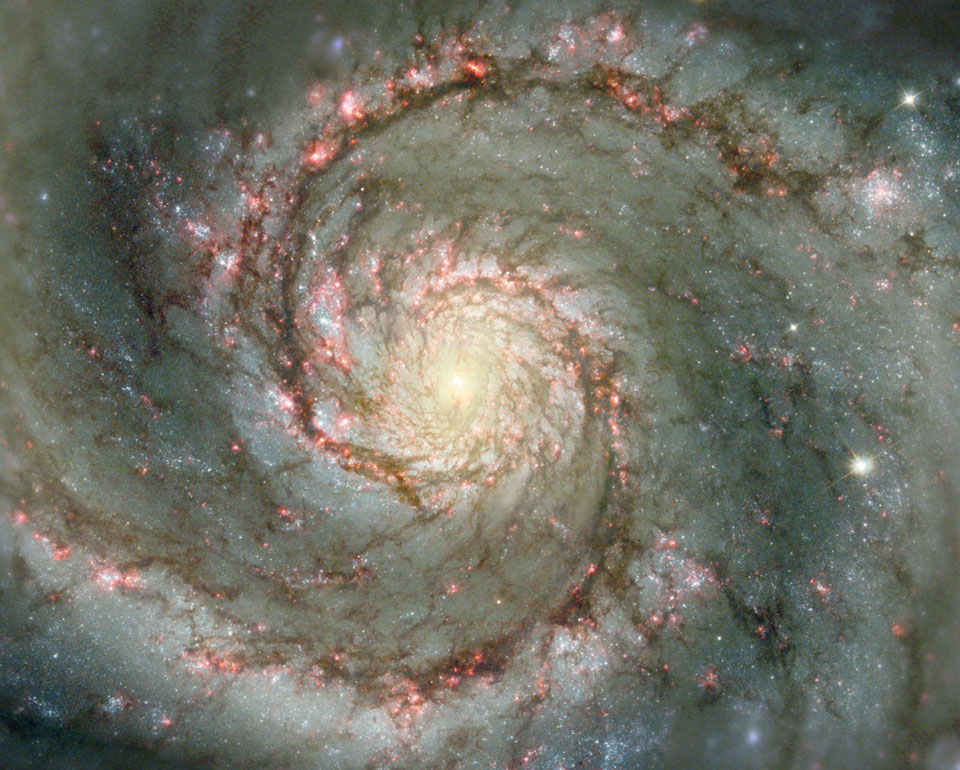 Фото галактики водоворот и ее межзвездной пыли
