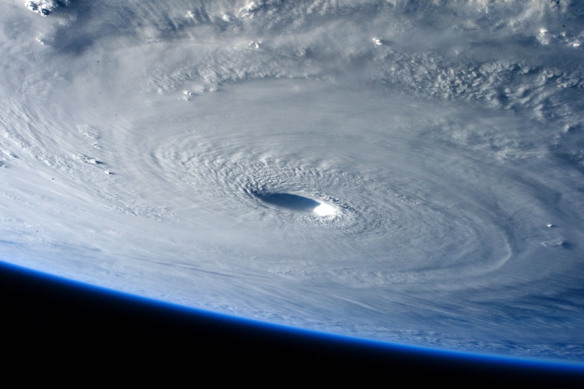 Тайфун Майсак сфотографировали с МКС