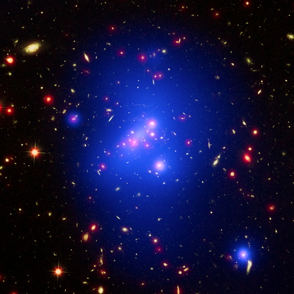 Фото массивного галактического скопления