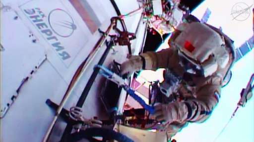 Падалка и Корниенко вышли в открытый космос на 5,5 часов