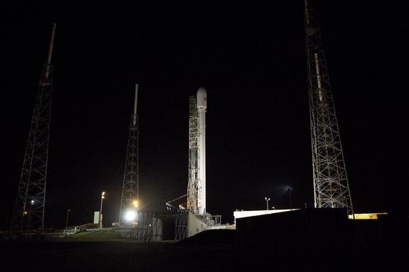 SpaceX прервал запуск ракеты из-за неисправности двигателей