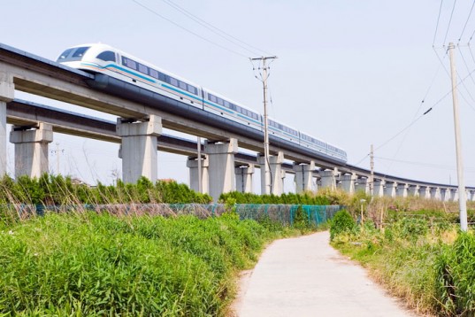 В Китае открыта самая длинная в мире скоростная железная дорога