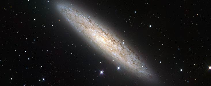 Телескоп VLT запечатлел спиральную галактику NGC 253