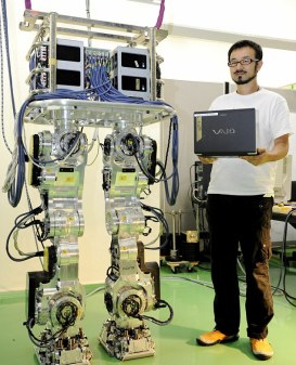 Двуногий робот, который может помочь строителям