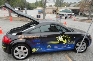 Группа студентов превратила AUDI в электромобиль с солнечными панелями