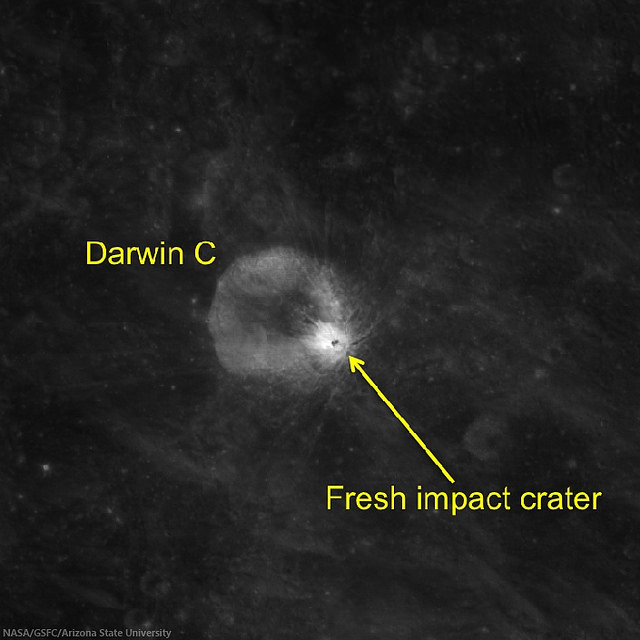Свежий ударный кратер на Луне