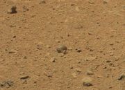 Курьозити видит марсианскую породу "яйцо"