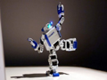 I-SOBOT - крошечный гуманоидный робот