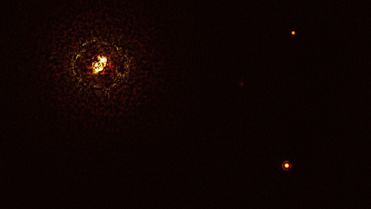 Очень Большой телескоп сфотографировал планету вокруг самой массивной звездной пары