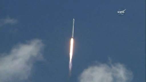 НАСА призывает SpaceX к отправке астронавтов на МКС