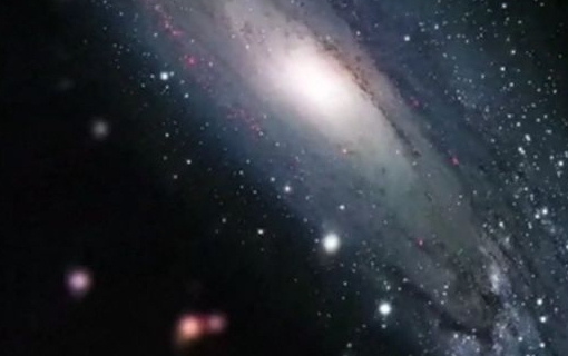 Между двумя галактическими скоплениями обнаружен гигантский мост из тёмной материи
