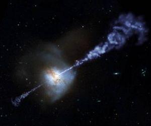 Взаимосвязь звезд и черных дыр в галактиках