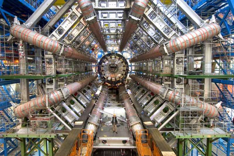 Большой адронный коллайдер обнаружил новую частицу
