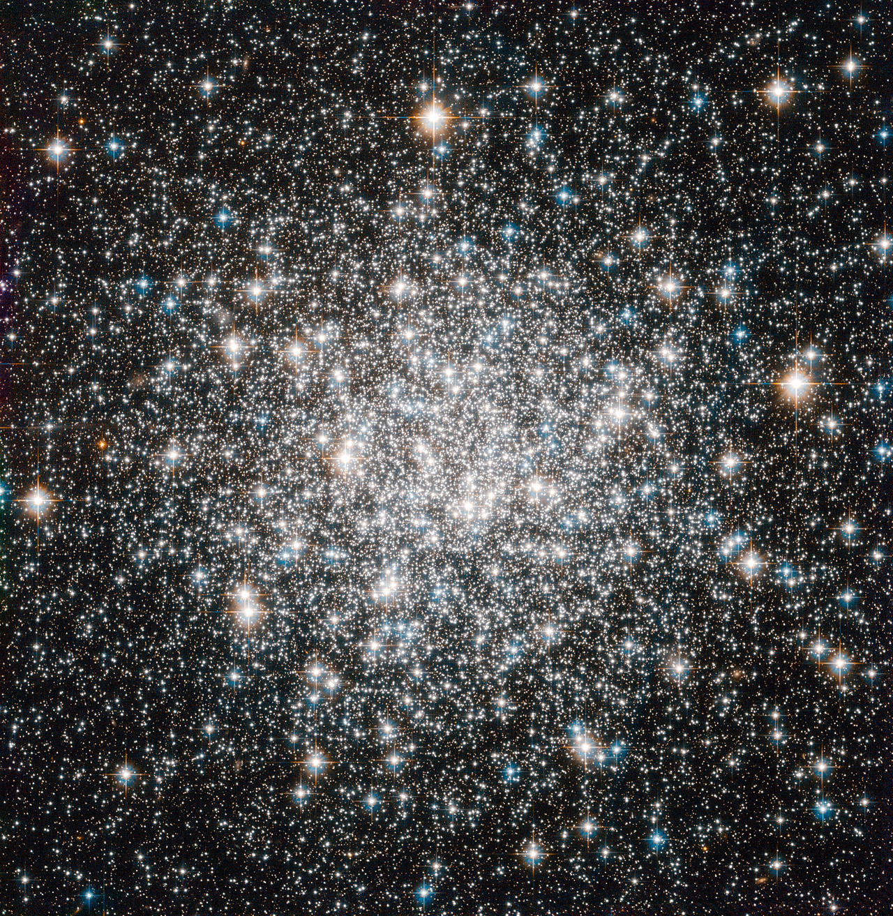 Шаровое скопление в Гидре взрывается миллионами ярких звезд