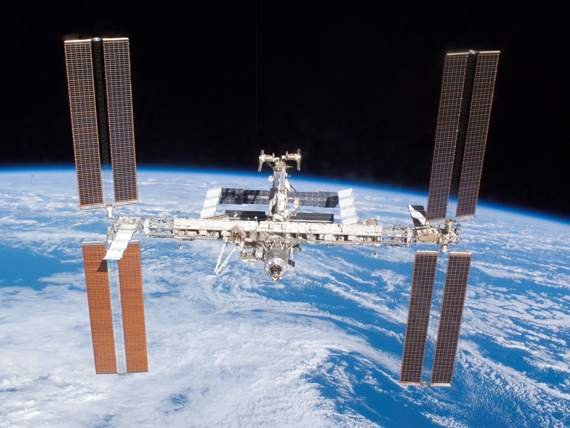 Астронавты МКС готовятся к выходу в открытый космос