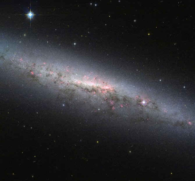 Хаббл наблюдает за галактикой в созвездии Индеец