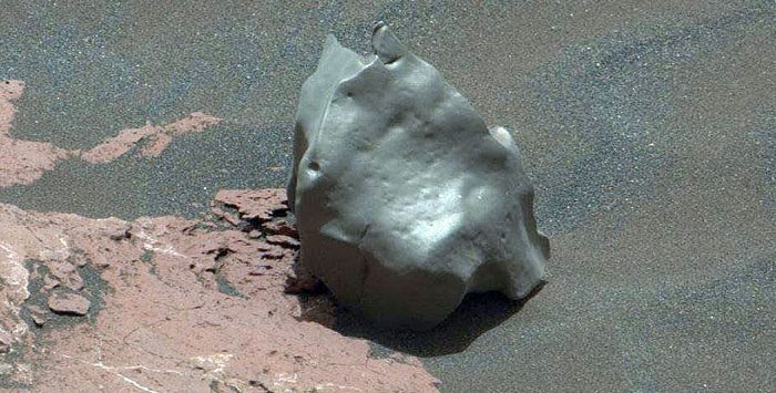 Curiosity приближается к метеориту