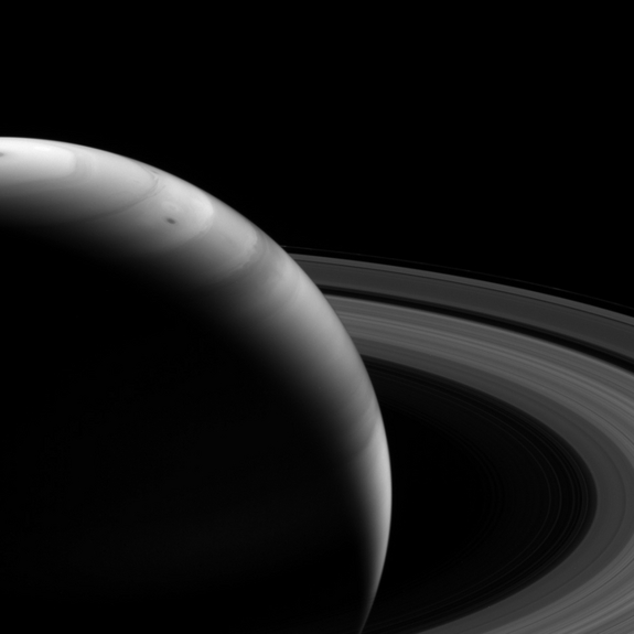 Новое отменное фото Сатурна