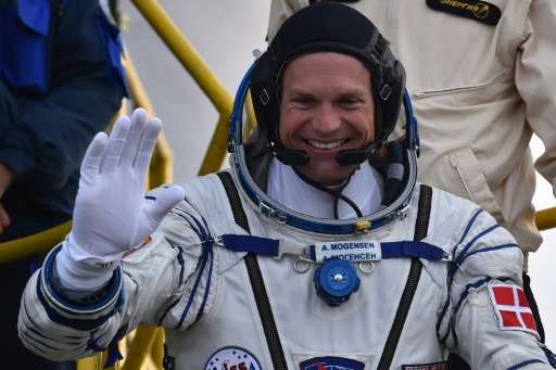 Космонавт вернулся на Землю после рекордных 879 дней в космосе
