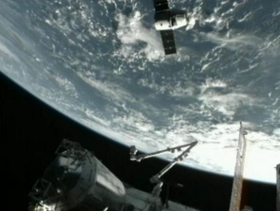 Фотоотчёт: коммерческий корабль Дракон (Dragon) успешно пристыковался к МКС