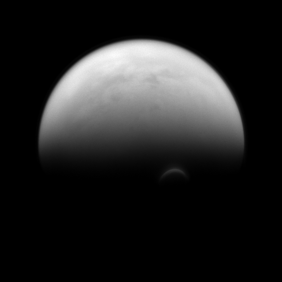 Новый снимок Титана от Кассини