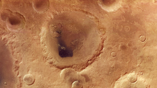 Кратер в древнем регионе Марса